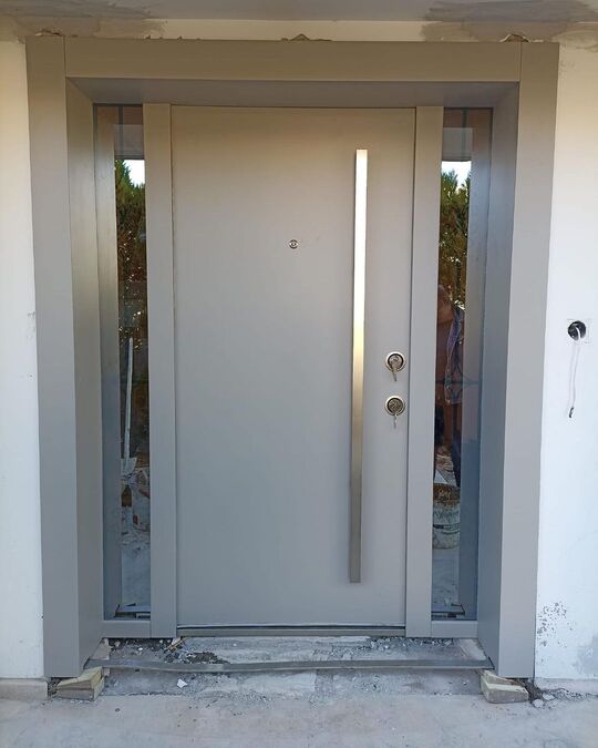 Modern Gri Çelik Kapı